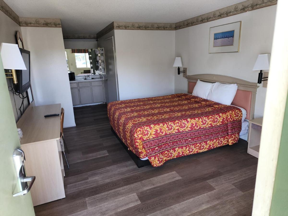 Town House Motel Ланкастер Экстерьер фото