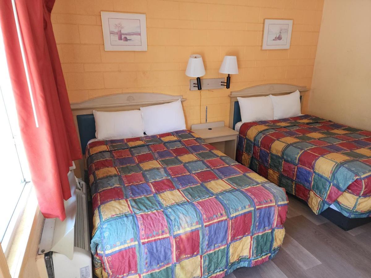Town House Motel Ланкастер Экстерьер фото